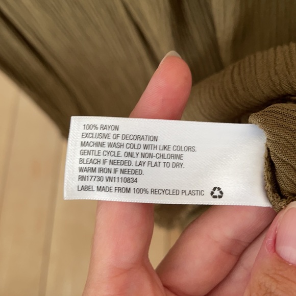 NEVER WORN Mossimo women’s tank top - Picture 3 of 5